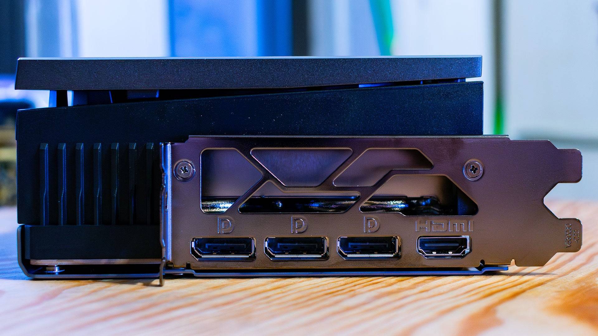 RTX 5070 Tiのディスプレイ出力