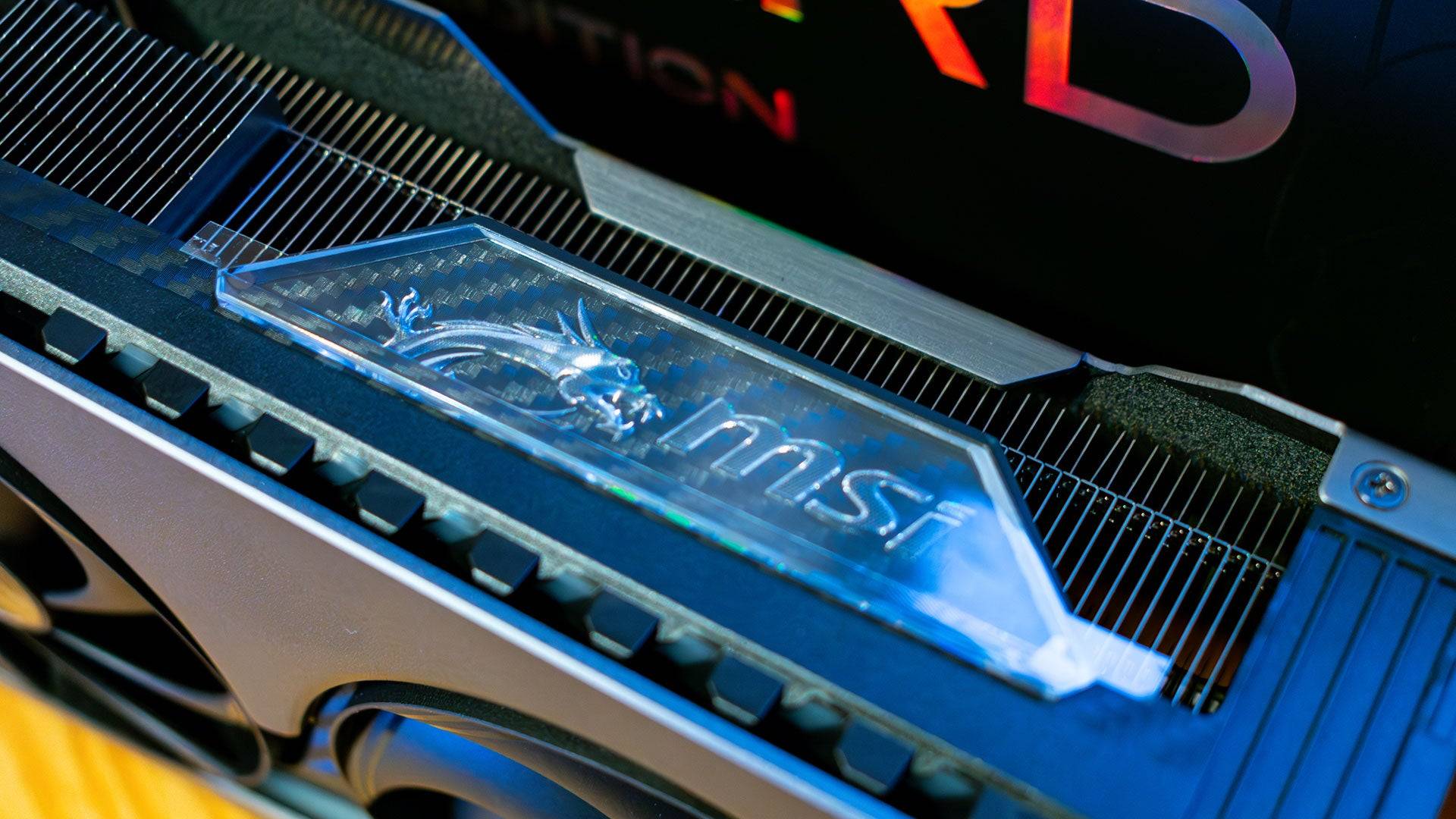 RTX 5070 Tiの電源コネクター